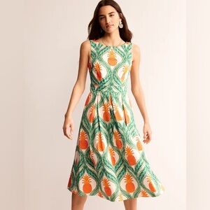 Sleeveless Pleat Midi Dress
Green Tambourine, Pineapple